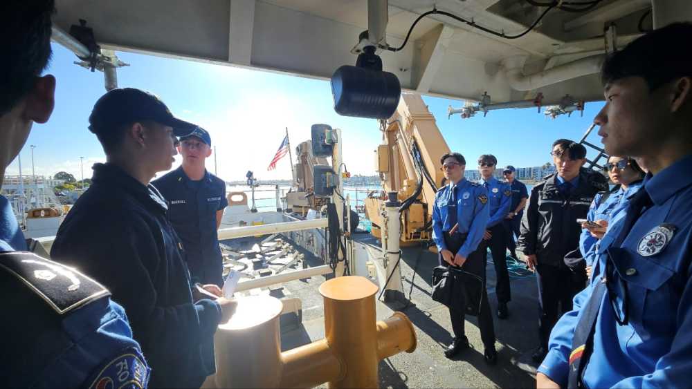 ▲ 작년 교육생들이 미국 해안경비대 시설물과 작전 등에 대한 교육을 받고 있는 모습 ⓒ해양경찰교육원