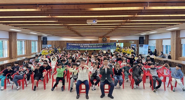 ▲ 탄소중립 교육 후 단체사진 찰칵! ⓒ쌍봉복지관