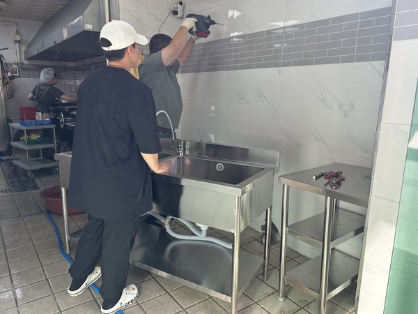 ▲ 세정대, 작업대 설치 모습