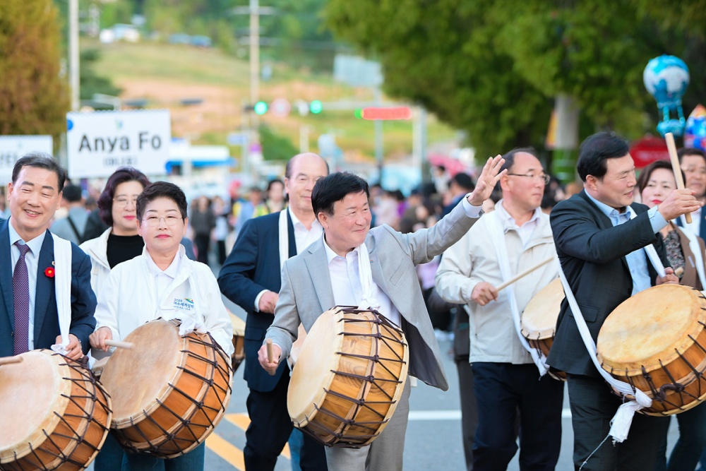 ▲​지난 25일부터 26일까지 이틀간 열린 지역 대표 문화 체험형 축제 ‘2025 여수동동북축제’가 시민과 관광객의 뜨거운 호응 속에 성황리에 마무리됐다.▲ ⓒ여수시