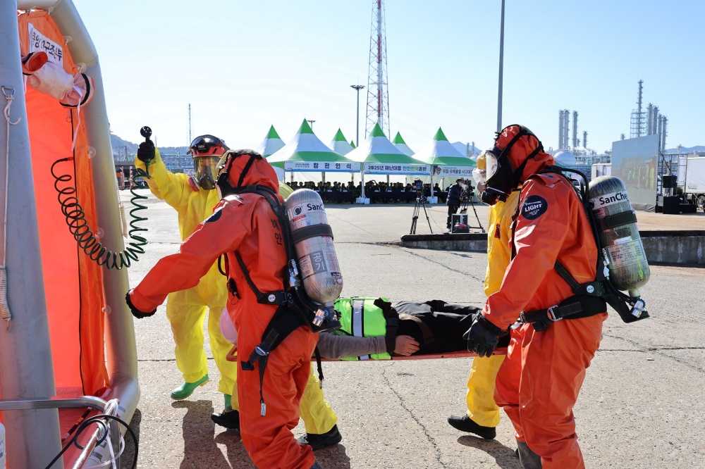 ▲ 위험‧유해물질(HNS) 사고대응 훈련 모습 ⓒ여수해양경찰서