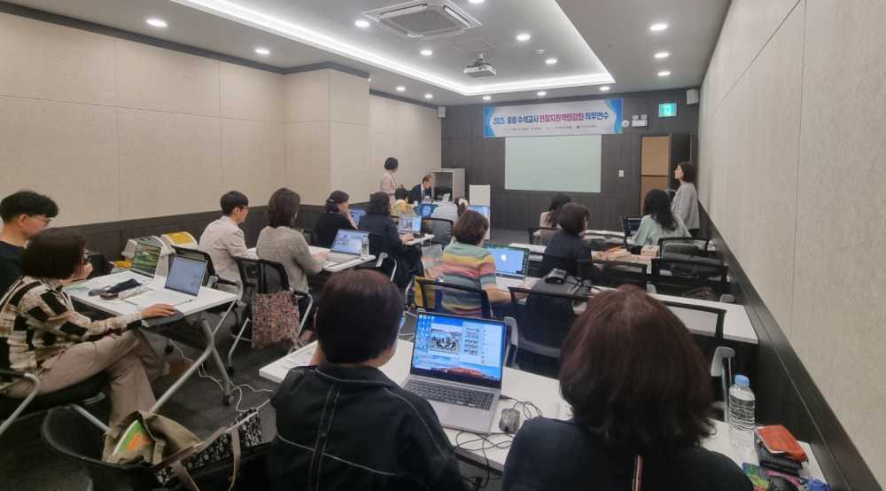 ▲지난 8월 22일 순천에서 열린 ‘중등 수석교사 현장지원 역량강화 2차 연수’ 모습.  ⓒ전라남도교육청