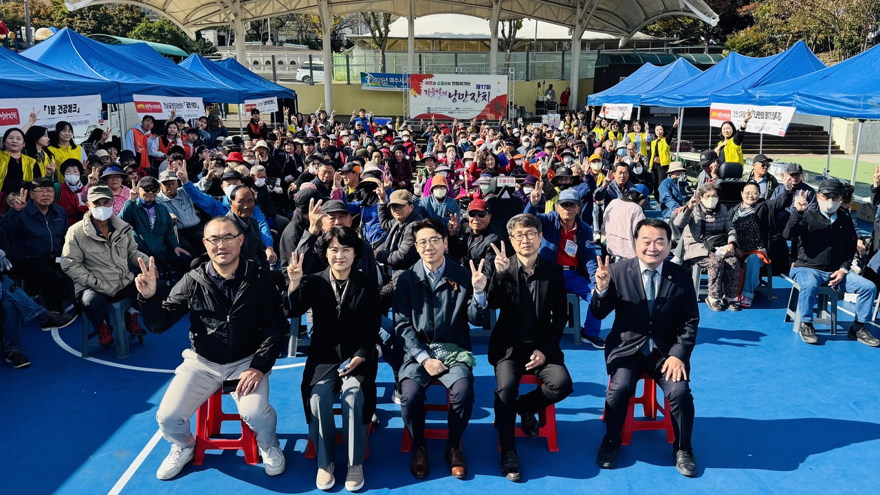 ▲ 가을날의 낭만잔치 단체사진 ⓒ 한영대학교