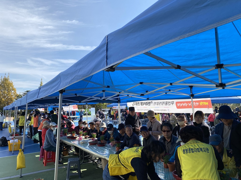 ▲ 250여명의 지역주민이 참가한 가을날의 낭만잔치 ⓒ 한영대학교