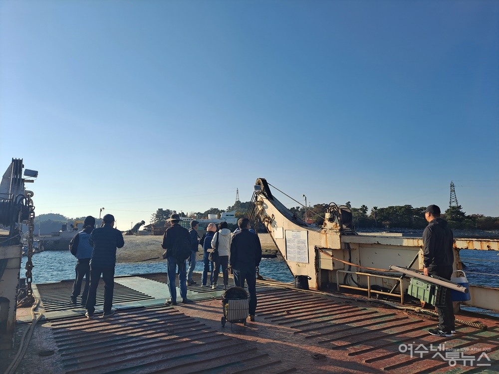 ▲ 낭도 여객선터미널에서 사도와 추도를 오가는 태평양해운 대형카훼리3호를 타고 사도로 간다. ⓒ조찬현