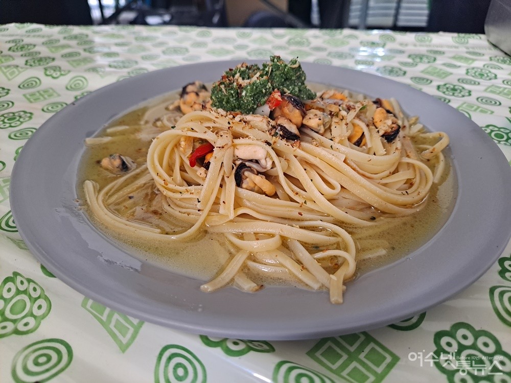 ▲ 2025 여수섬슐랭페스타에서 레이먼킴이 선보인 파스타요리다. ⓒ조찬현