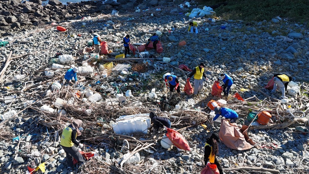 ▲ 여수 돌산 안굴전 외치도 환경정화활동 ⓒ허재구