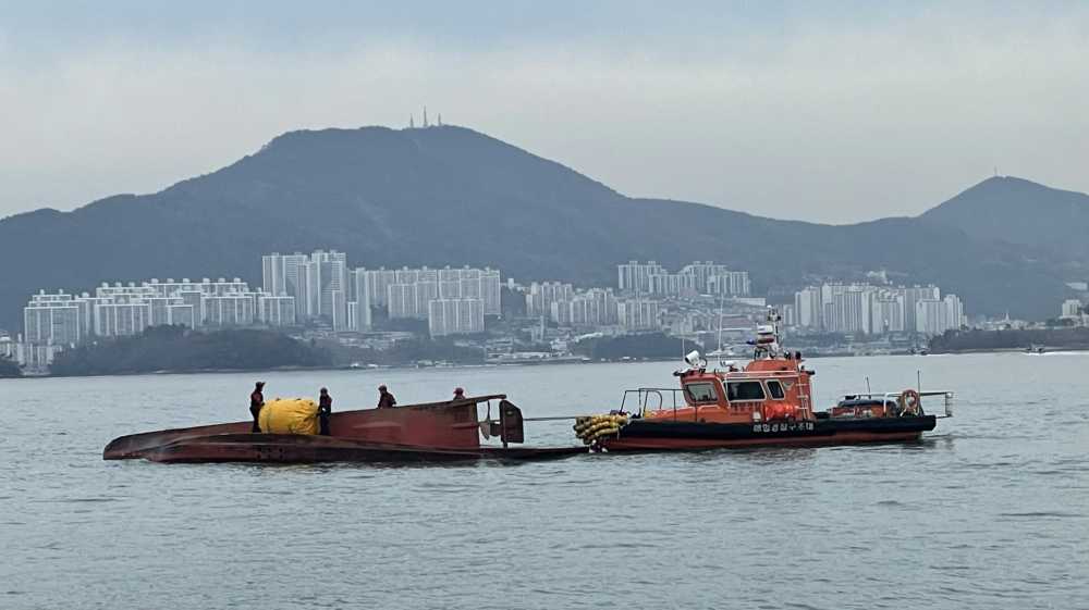 ▲ 여수 해상에서 어선간 충돌 전복되어 여수해경이 대응중인 모습 ⓒ여수해양경찰서