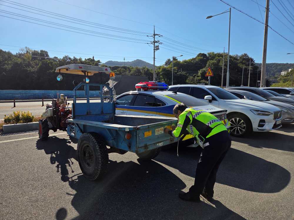 ▲ 가을철 농기계 교통사고 예방 집중 교통안전 활동 ⓒ여수경찰서