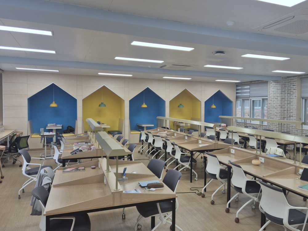 ▲고교학점제 학교공간조성 사업으로 새 단장한 부영여자고등학교 자기주도적 학습공간 ⓒ전라남도교육청