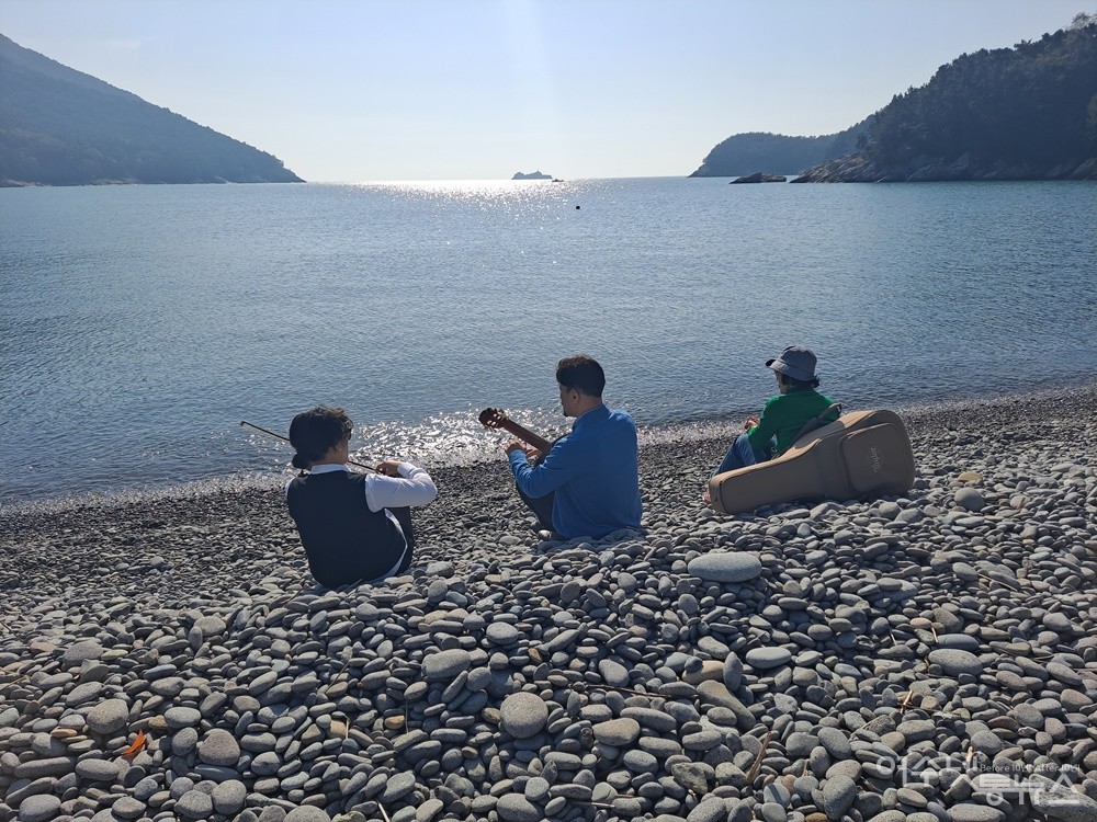 ▲ 여수시 화정면 개도리 모전마을 몽돌 해변이다. ⓒ조찬현