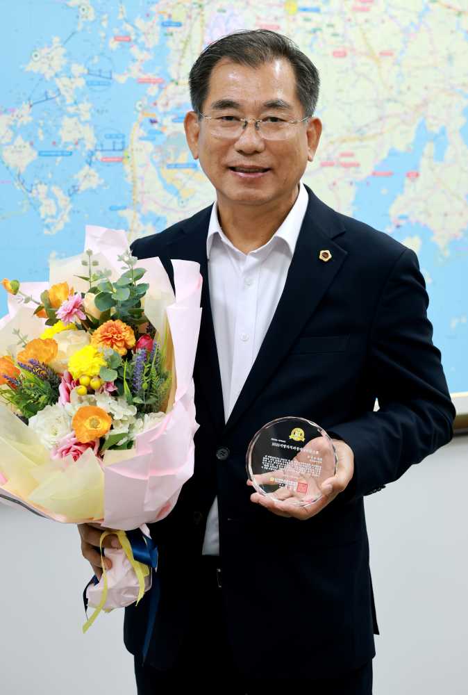 ▲한국유권자중앙회가 주관하는 ‘2025의정대상’ 수상 ⓒ최병용 의원 사무실