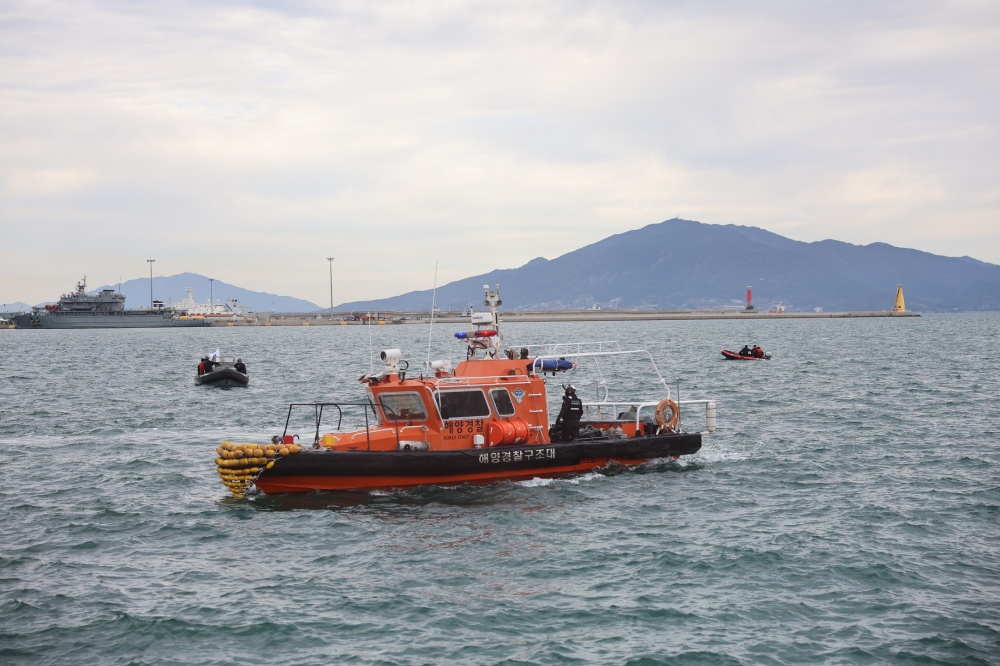 ▲여수해경 구조대 구조정이 익수자 구조 훈련 중인 모습 ⓒ여수해양경찰서