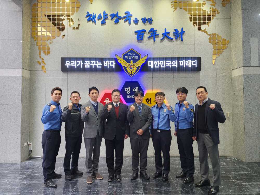 ▲교육원 관계자들과 단체사진 ⓒ해양경찰교육원