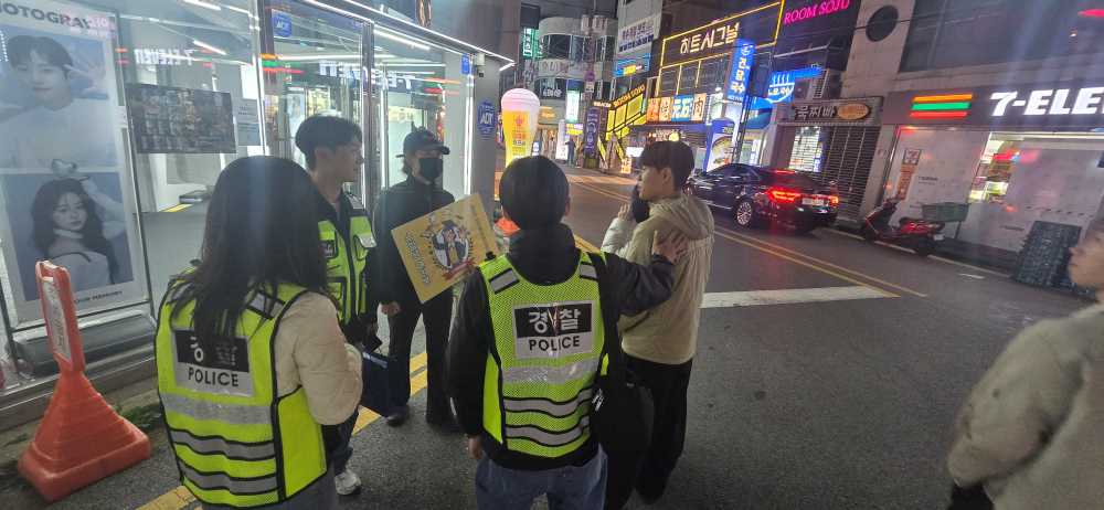 ▲청소년 대상 '건전 문화 캠페인' 실시 ⓒ여수경찰서