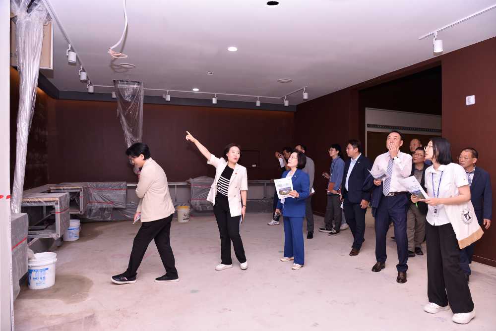 ▲ 여수시립박물관 누수 현장 긴급 점검 ⓒ여수시의회 