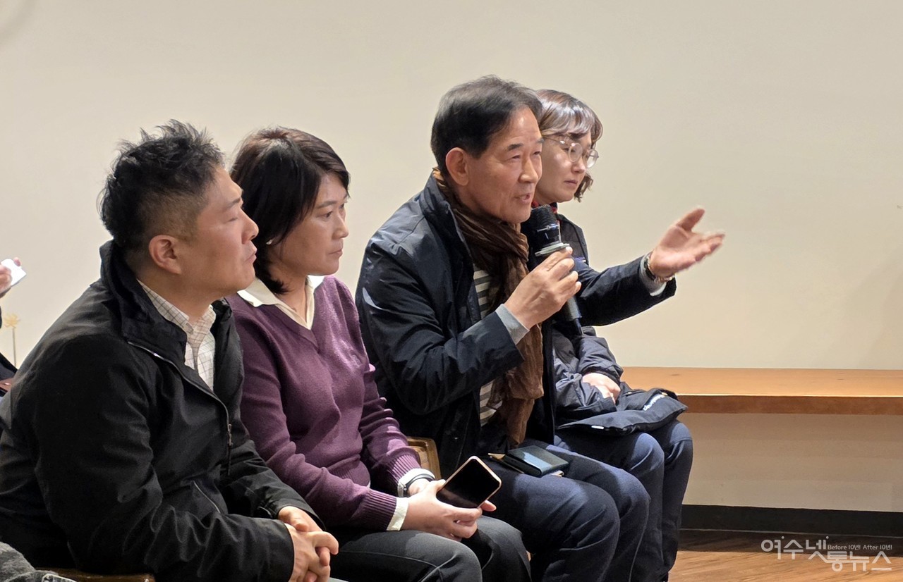 ▲ 열띤 강연회후 질의 응답 모습 ⓒ최은서