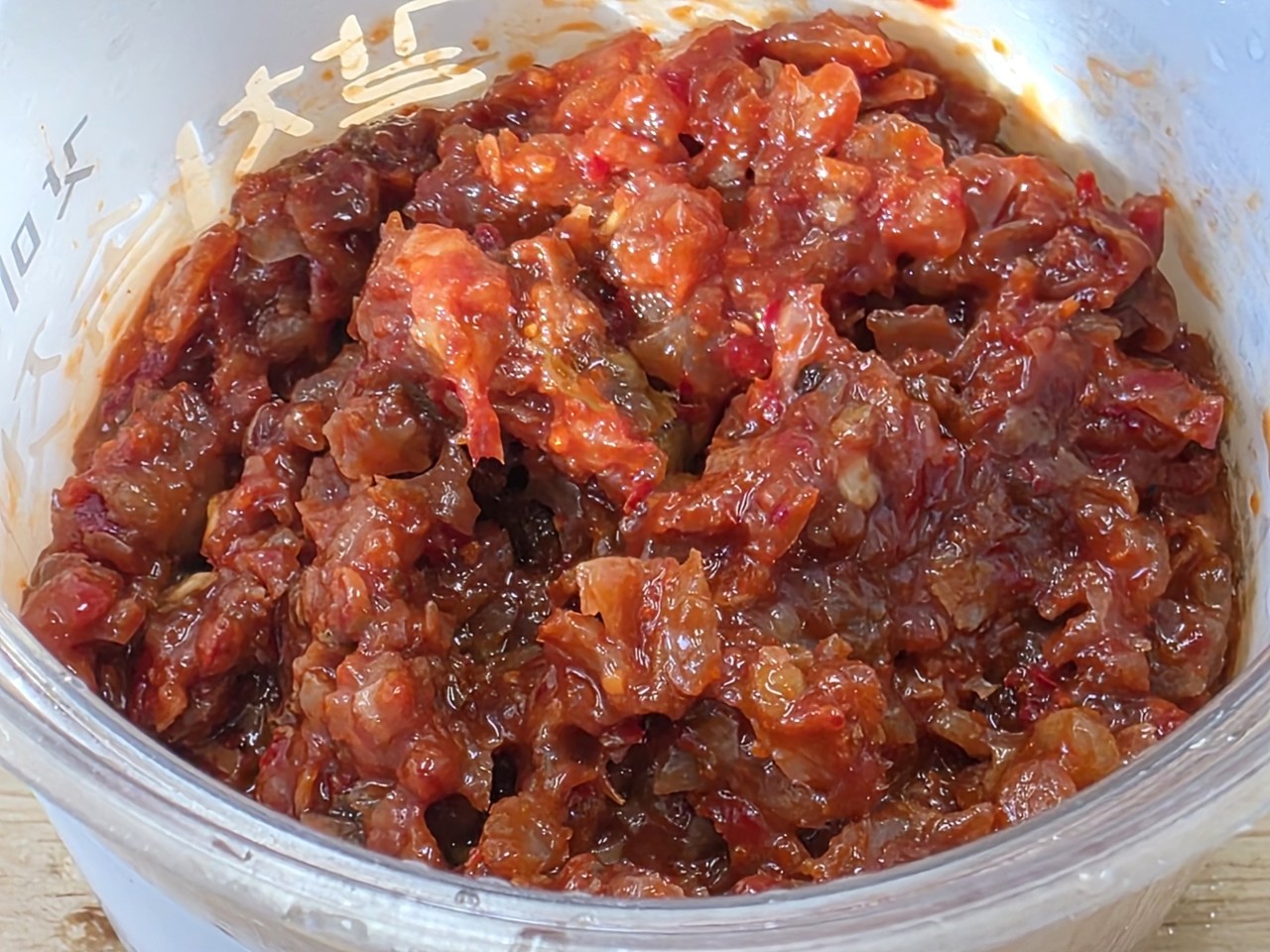 ▲ 최제임스 대표가 구상중인 프리미엄 ''미더덕 젓갈'을 맛보니 꼬들꼬들한식감에 감탄사가 연발했다 ⓒ심명남