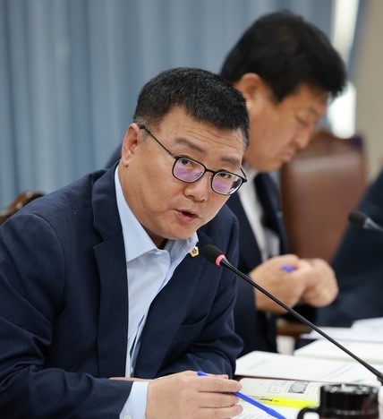 ▲ 최동익 의원, 2026년도 해양수산국 예산안 심사 ⓒ최동익 의원실