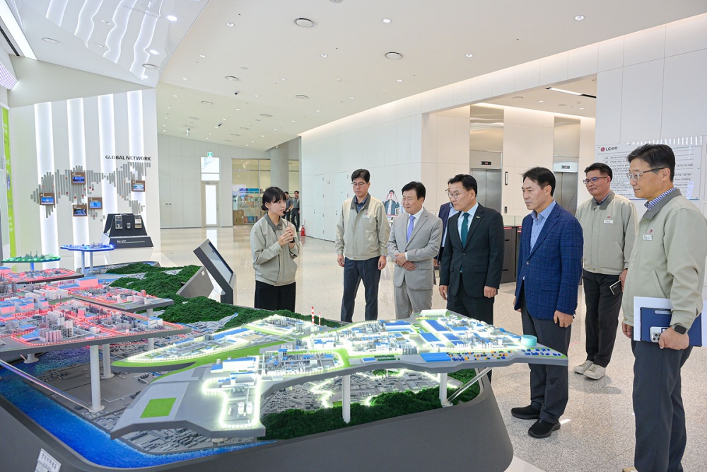 ▲여수시는 산업 현장의 목소리를 담아 현재의 석유화학산업 위기를 극복하고 새로운 도약을 이루기 위해 다각적 노력을 기울이고 있다. ⓒ여수시