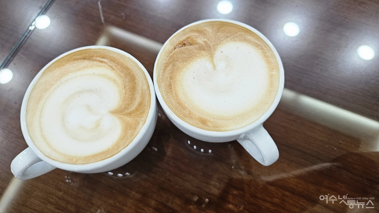 ▲ 바리스타 온기드림 행사에서 학생들이 직접 만든 하트모양 커피  ⓒ최은서