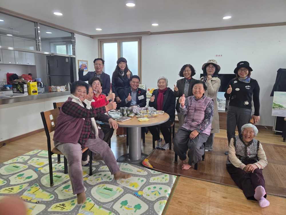 ▲「수묵으로 놀다, 여자도 산다이」성과 발표회’에 참석했다. ⓒ전라남도의회