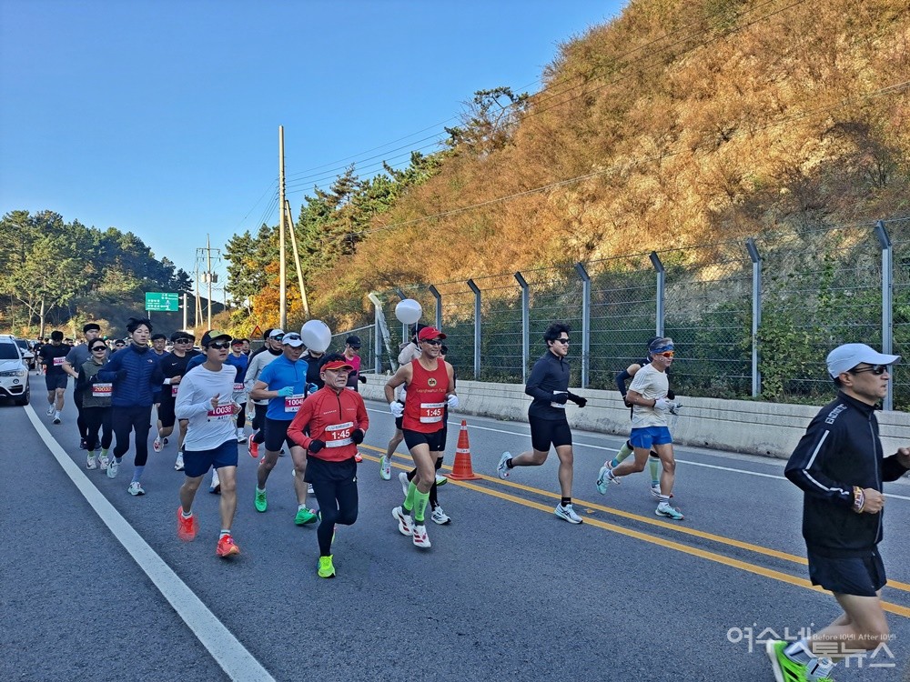 ▲ 여수 일레븐브릿지 마라톤대회에 참가한 마라토너들이 힘차게 달리고 있다. ⓒ조찬현