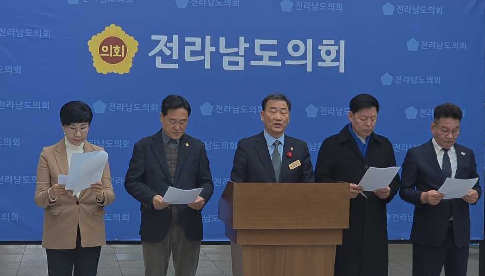 ▲ 동부권 의원 전원, 공동성명 발표 ⓒ전라남도의회