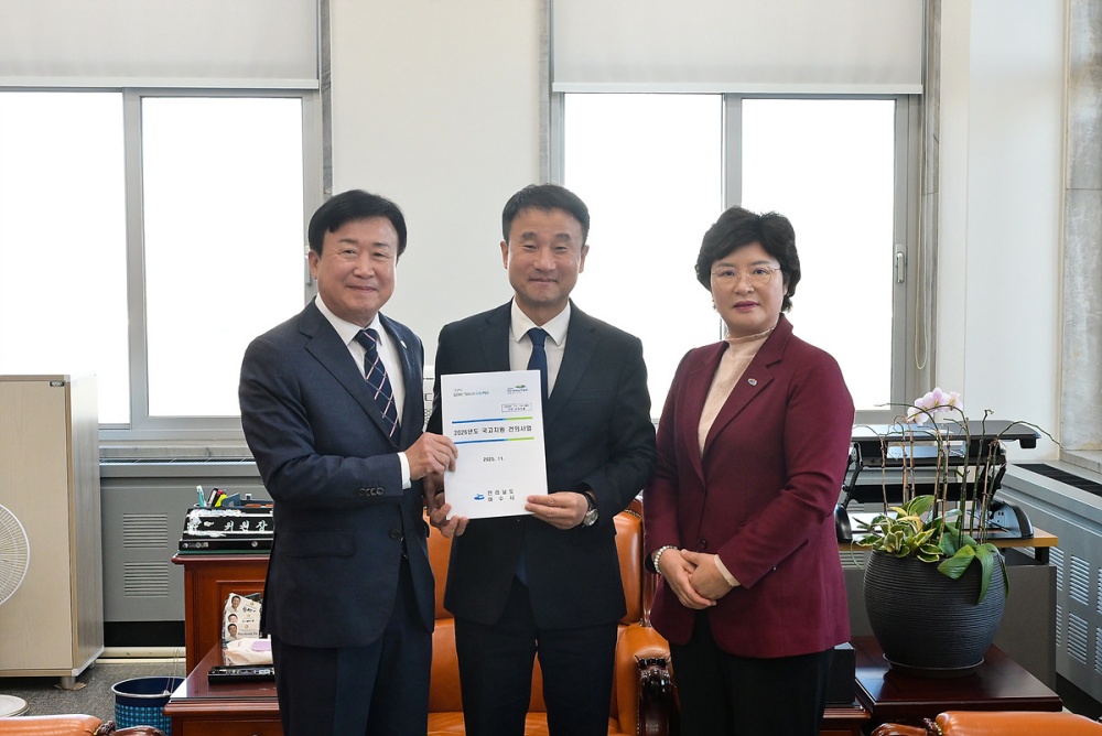 ▲ 지난 11월 14일 내년도 정부 예산안에 대한 국회 심의를 앞두고 지역 주요 현안사업의 국비 증액을 위해 국회를 방문했다. ⓒ여수시