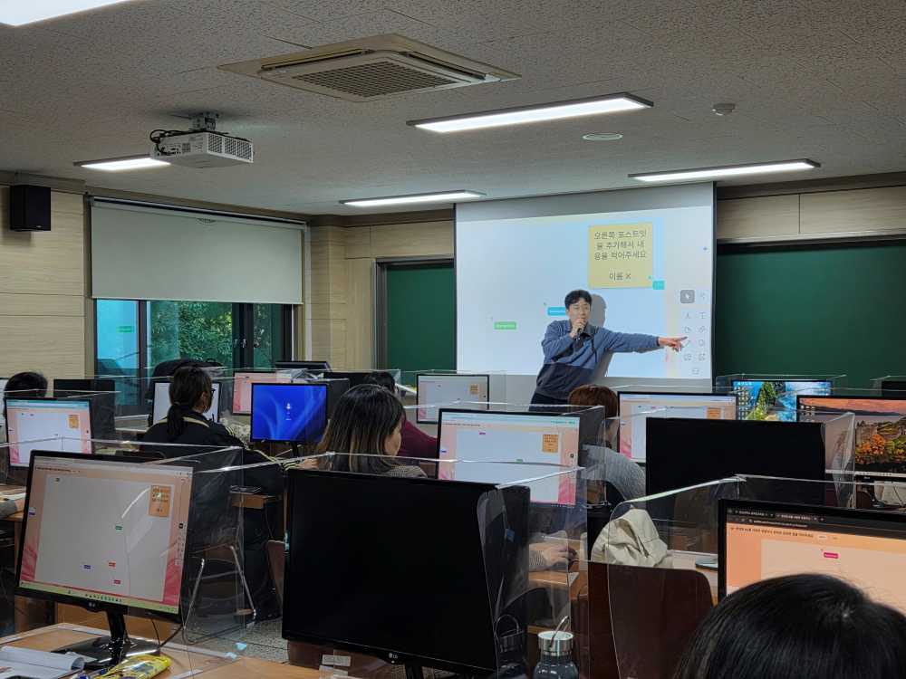 ▲ 에듀테크를 활용한 이중언어 수업 설계 실습이 이뤄지고 있다. ⓒ전라남도교육청