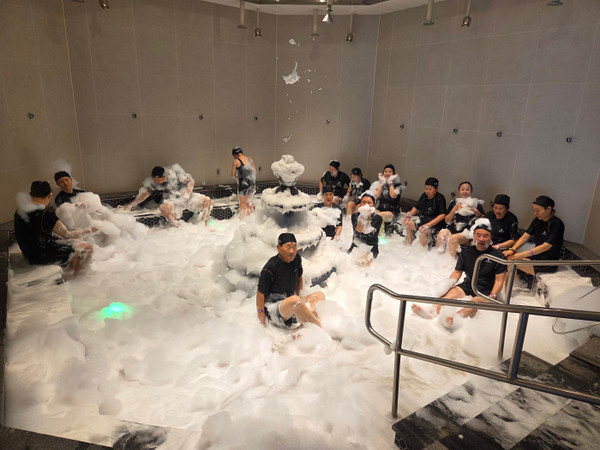 ▲ 완도 해양치유센터에서 '해조류 거품테라피'