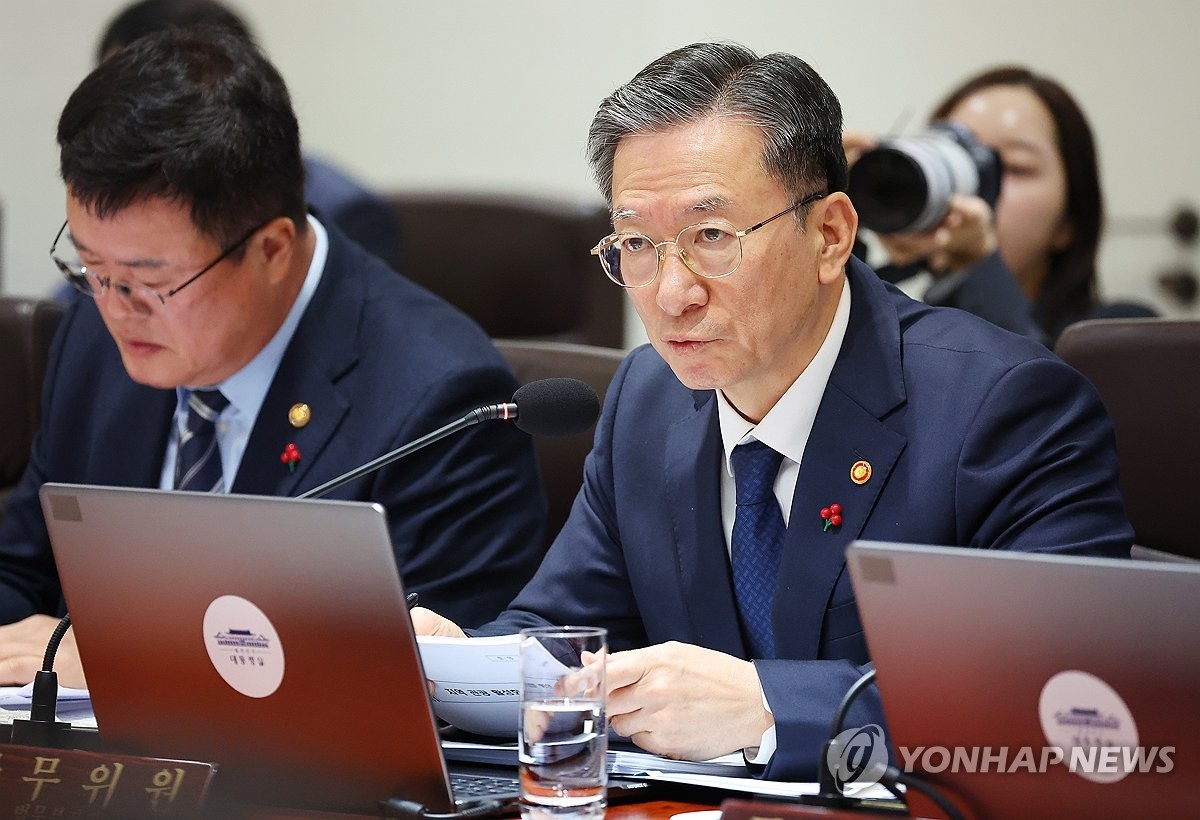 ▲ 정성호 법무부 장관 국무회의 발언(서울=연합뉴스) 김도훈 기자 = 정성호 법무부 장관이 2일 용산 대통령실에서 열린 국무회의에서 발언하고 있다. 2025.12.2 superdoo82@yna.co.kr