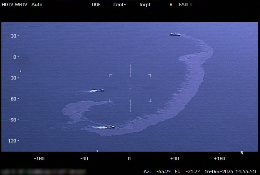 ▲ 고흥 해상 여수해경-무안항공대 합동 단속 장면 ⓒ여수해양경찰서