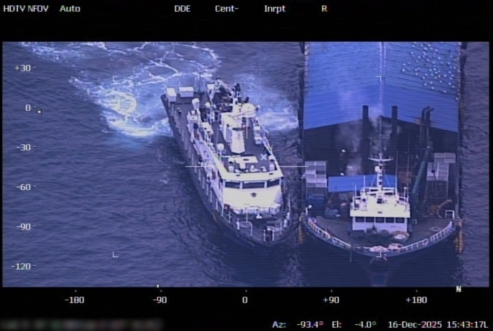 ▲ 고흥 해상 여수해경-무안항공대 합동 단속 장면 ⓒ여수해양경찰서