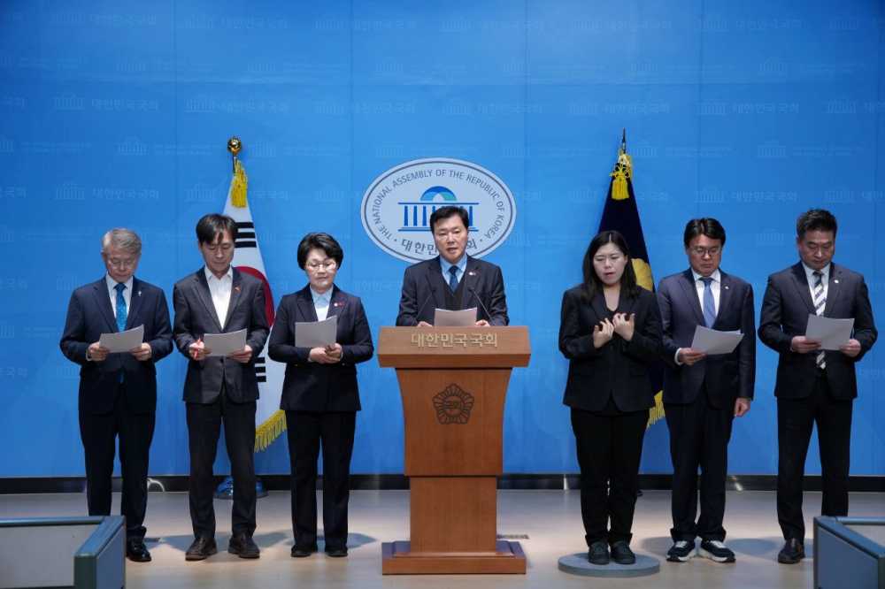 ▲ 국회 공정사회포럼 소속 더불어민주당 의원들 기자회견 ⓒ조계원 국회의원