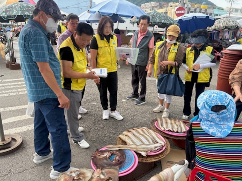 ▲여수시가 수산물 원산지 표시제 지도·단속을 실시하고 있다. ⓒ여수시