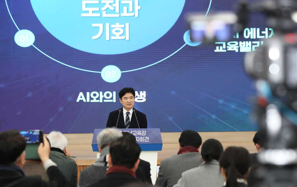 ▲김대중 전남교육감이 6일 청사 대회의실에서 열린 신년 기자회견을 통해 ‘2026 전남교육 주요 정책’ 추진 방향을 밝히고 있다. ⓒ전라남도교육청