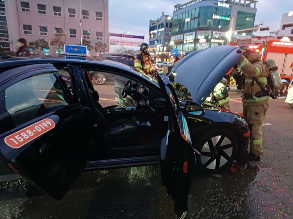 ▲ 전기차 화재 발생 모습 ⓒ여수소방서