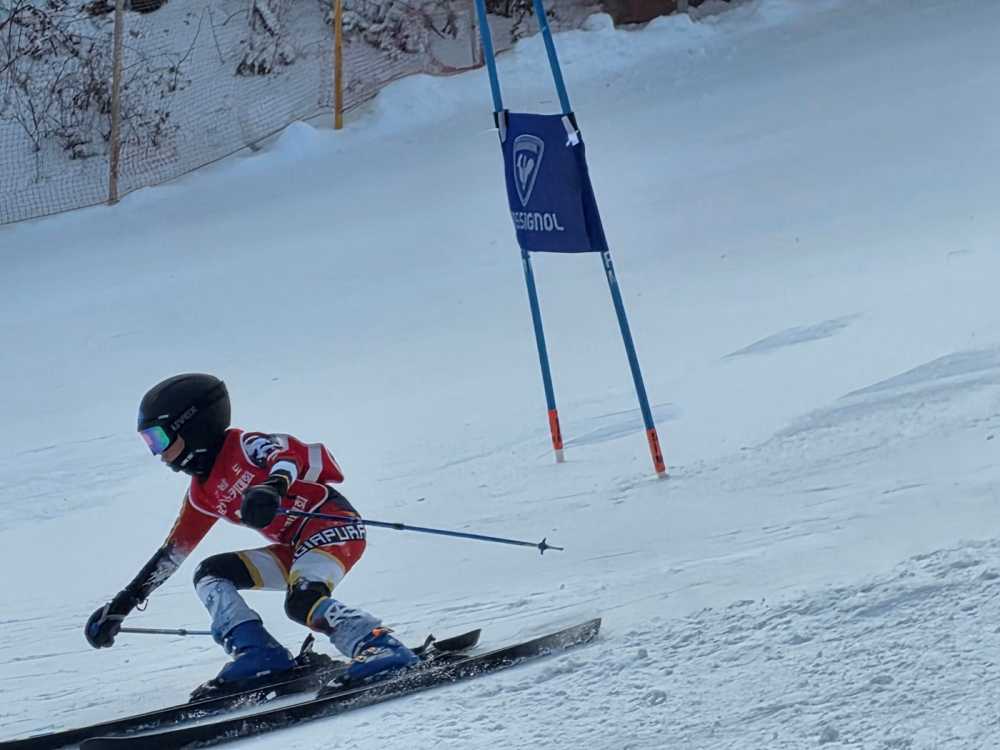 ▲ 제24회 전라남도교육감기 스키대회에 출전한 학생선수가 알파인 스키 경기를 펼치고 있다. ⓒ전라남도교육청