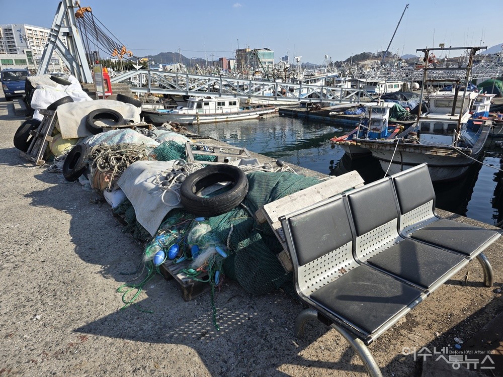 ▲ 여수시 국동항 불법 적치물 ⓒ조찬현