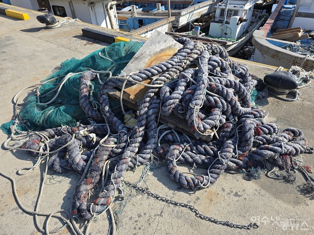 ▲ 여수시 국동항 불법 적치물 ⓒ조찬현