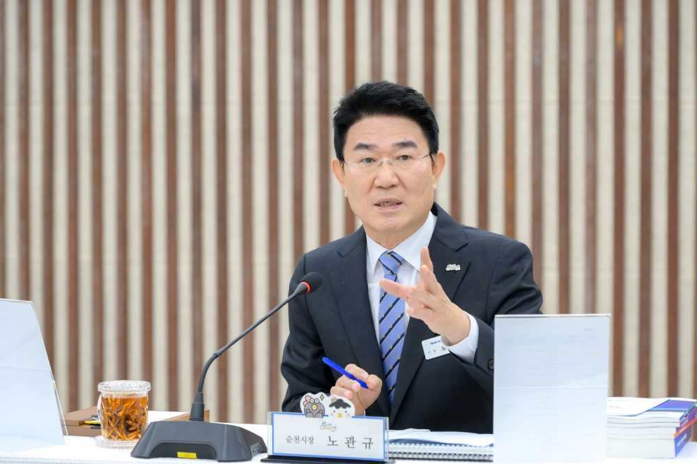 ▲ 5일 시청 대회의실에서 ‘2026년 주요업무 실행계획 보고회’를 열고, 새해 시정 운영방향과 핵심사업 전반을 점검했다. ⓒ순천시