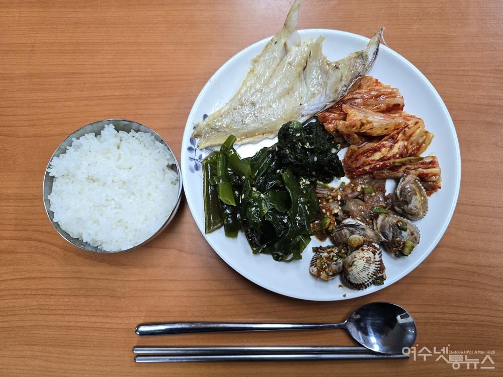 ▲ 여수 섬 학교에서 14일 수업 전 제공된 ‘섬 음식’이다. ⓒ조찬현