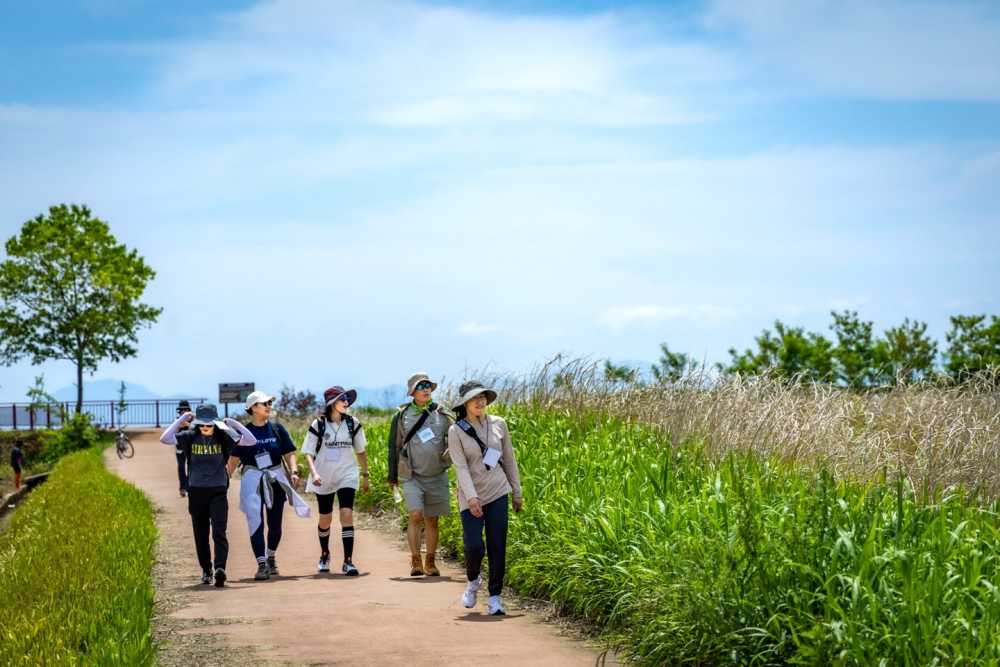 ▲ 남파랑길을 걷는 여행객들 ⓒ순천시
