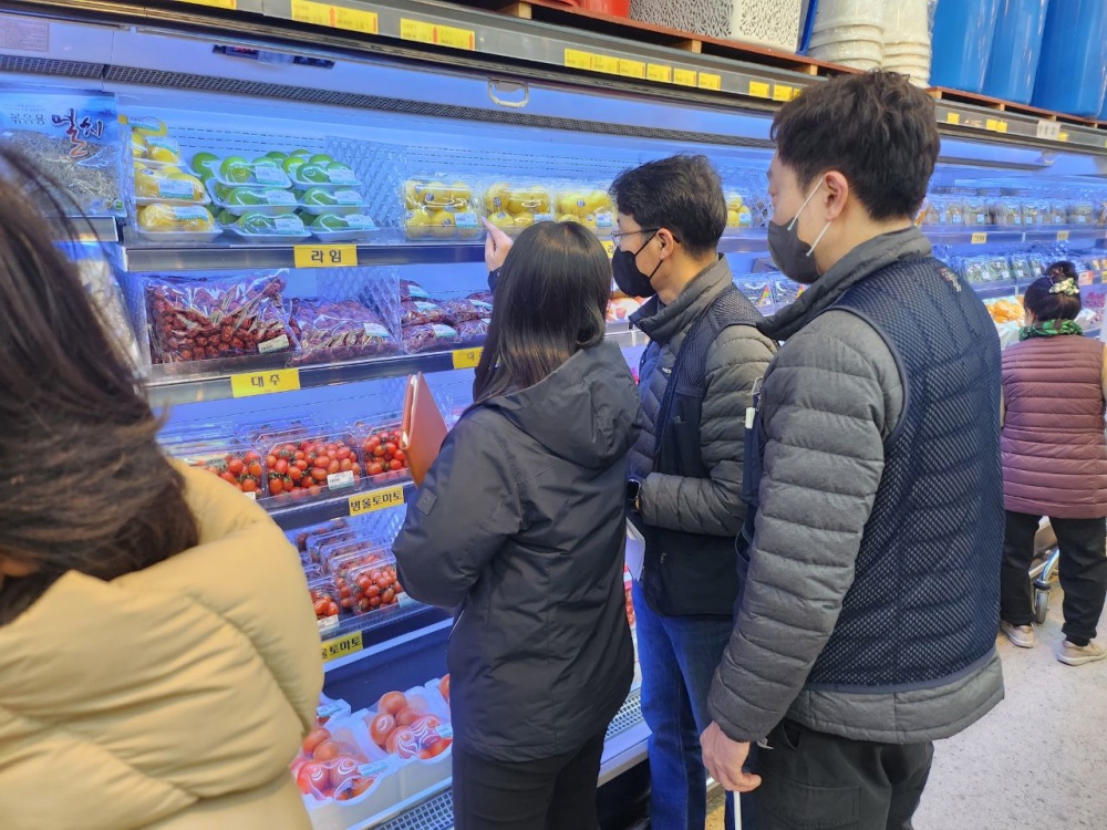 ▲ 여수시가 오늘(26일)부터 2월 13일까지 한국환경공단과 합동으로 대형 점포를 대상으로 과대포장 및 분리배출 표시 적정 여부에 대한 집중 점검을 실시한다. ⓒ여수시