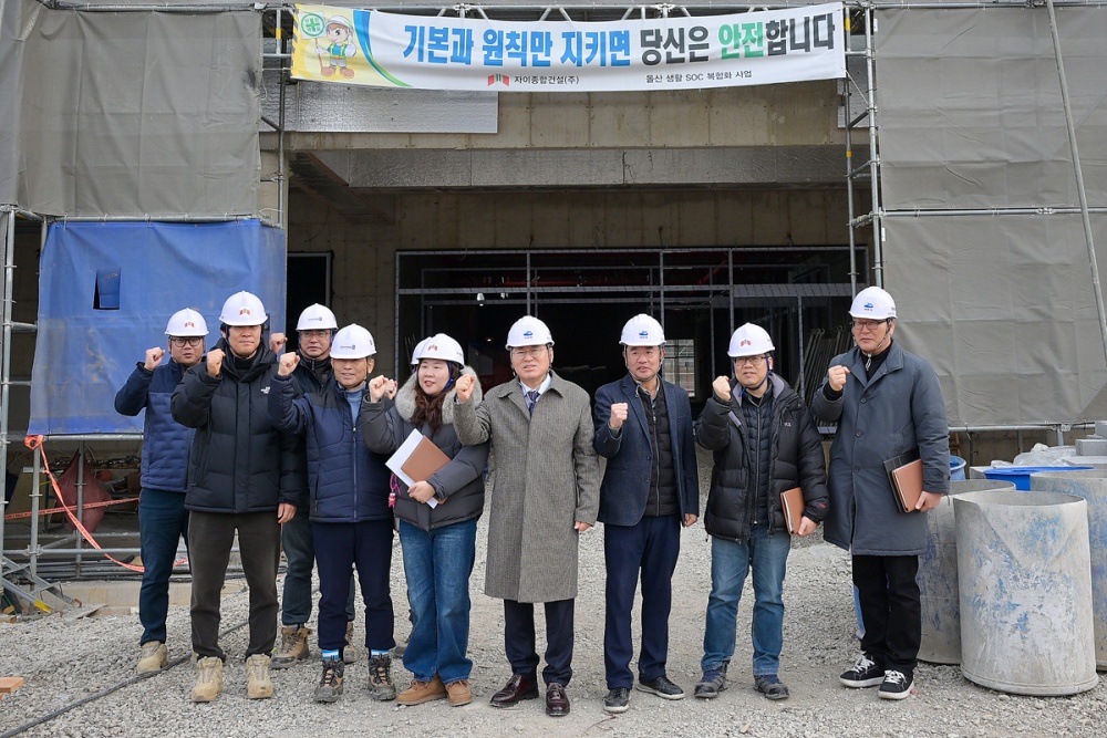 ▲ 여수시가 지난 21일부터 오는 2월 6일까지 관내 50억 원 이상 대형 발주 현장 6개소를 대상으로 우선 집중 안전점검을 실시한다. ⓒ여수시