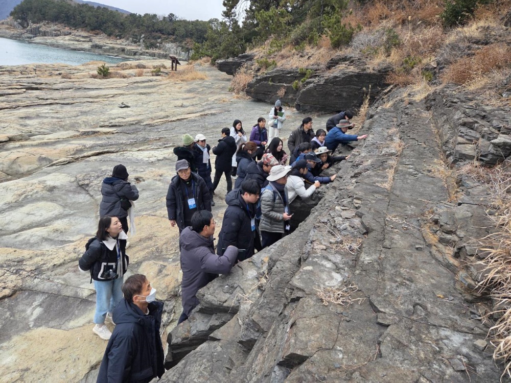 ▲지질명소 현장교육 및 지질공원해설사 역량강화 프로그램 활동사진 ⓒ여수시