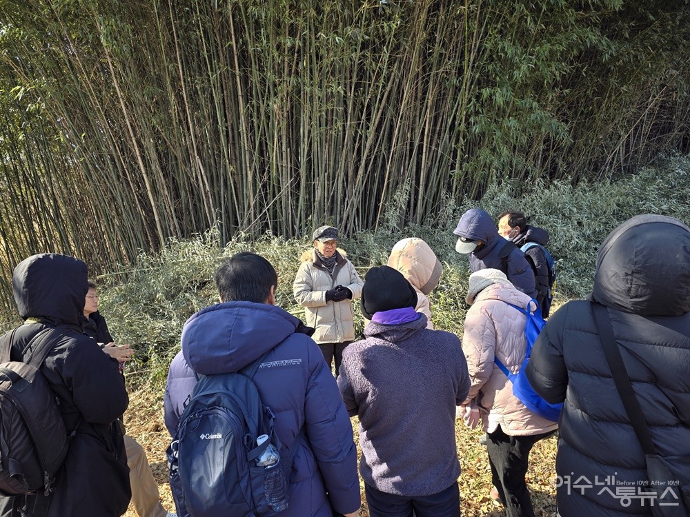 ▲ 김종길 숲해설사가 대나무 5덕에 대해 설명하고 있다. ⓒ조찬현
