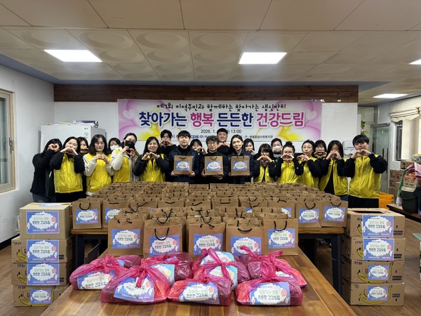 ▲ 찾아가는생신잔치 단체기념사진 ⓒ쌍봉종합사회복지관