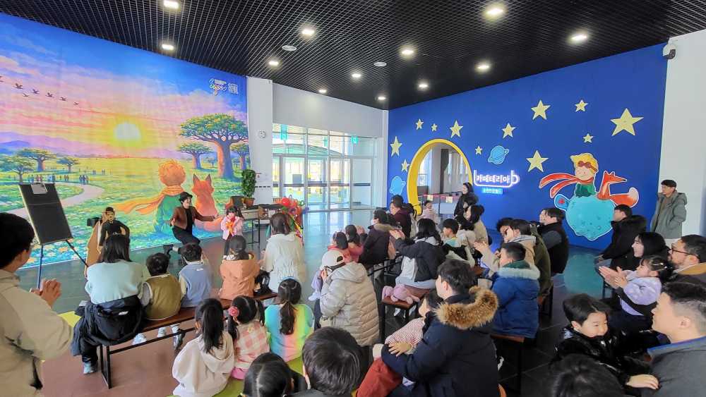 ▲순천만잡월드에서 가족 단위 체험객들이 겨울방학 이벤트를 즐기고 있다. ⓒ순천시